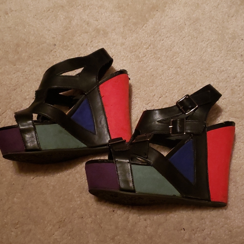 Colorblocked Wedge Heel - Picture 3 of 8